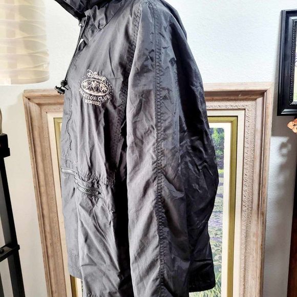 Embroidered Disney Vacation Club(DVC) Member Rain Jacket .(Unisex) Used. Size L - Picture 8 of 13